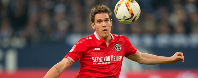 Oliver Sorg beim Bundesligaspiel zwischen dem FC Schalke 04 und Hannover 96 Oliver Sorg beim Bundesligaspiel zwischen dem FC Schalke 04 und Hannover 96