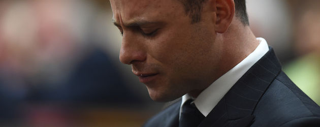 Oscar Pistorius bricht vor Gericht zusammen Oscar Pistorius bricht vor Gericht zusammen