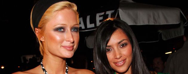 Paris Hilton und Kim Kardashian 2006 beim Feiern in Hollywood Paris Hilton und Kim Kardashian 2006 beim Feiern in Hollywood