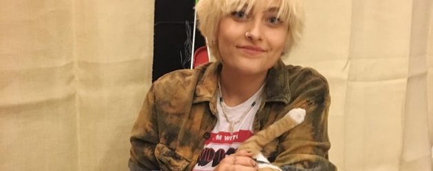 Paris Jackson mit ihrer Katze Paris Jackson mit ihrer Katze