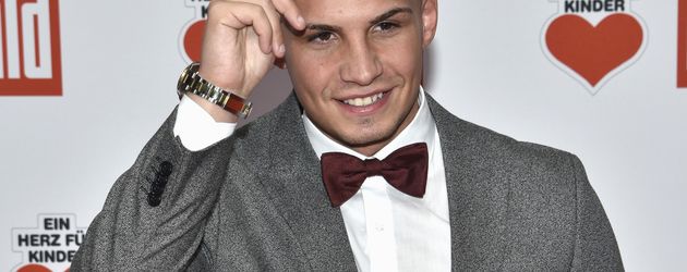 Pietro Lombardi bei der "Ein Herz Für Kinder"-Gala 2016 in Berlin Pietro Lombardi bei der "Ein Herz Für Kinder"-Gala 2016 in Berlin