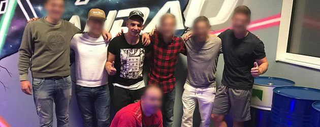 Pietro Lombardi mit Freunden beim Lasertag in Landau Pietro Lombardi mit Freunden beim Lasertag in Landau