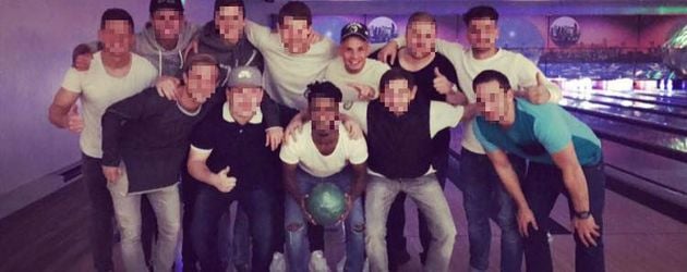 Pietro Lombardi und seine Freunde beim Bowlen Pietro Lombardi und seine Freunde beim Bowlen