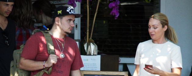 Prince Michael Jackson verlässt im September 2016 ein Restaurant mit Freunden in Los Angeles Prince Michael Jackson verlässt im September 2016 ein Restaurant mit Freunden in Los Angeles
