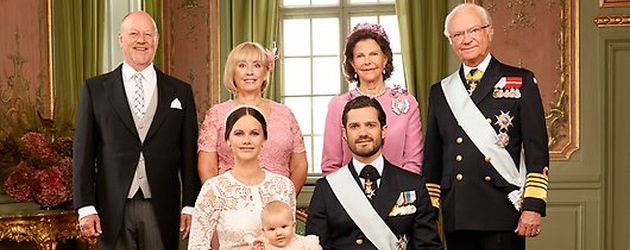 Prinz Alexander von Schweden mit Eltern und Großeltern Prinz Alexander von Schweden mit Eltern und Großeltern