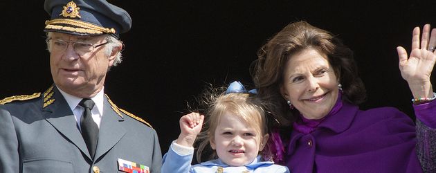 König Carl Gustaf, Prinzessin Estelle und Königin Silvia von Schweden König Carl Gustaf, Prinzessin Estelle und Königin Silvia von Schweden