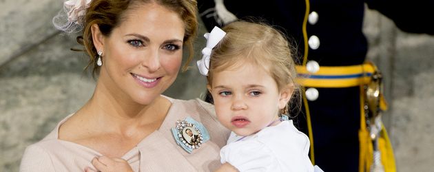 Prinzessin Madeleine von Schweden und ihre Tochter Leonore bei der Taufe von Prinz Oscar im Mai 2016 Prinzessin Madeleine von Schweden und ihre Tochter Leonore bei der Taufe von Prinz Oscar im Mai 2016