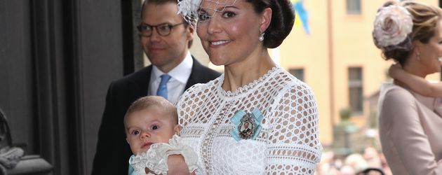 Kronprinzessin Victoria von Schweden mit Söhnchen Prinz Oscar Kronprinzessin Victoria von Schweden mit Söhnchen Prinz Oscar