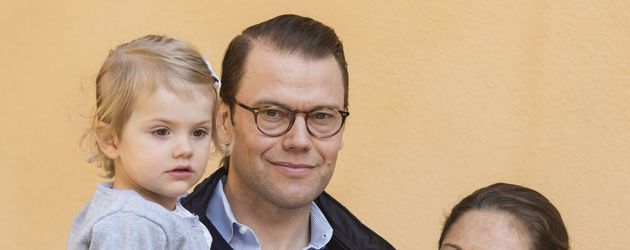 Prinzessin Victoria von Schweden und Prinz Daniel mit Prinzessin Estelle Prinzessin Victoria von Schweden und Prinz Daniel mit Prinzessin Estelle