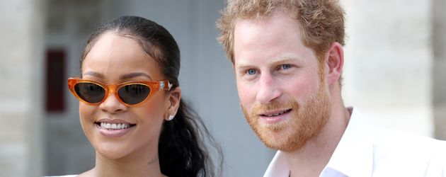 Rihanna und Prinz Harry bei einem HIV Test im Rahmen der Man Aware Veranstaltung in Bridgetown Rihanna und Prinz Harry bei einem HIV Test im Rahmen der Man Aware Veranstaltung in Bridgetown