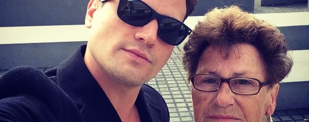 Rocco Stark mit Oma vorm Holocaust-Mahnmal Rocco Stark mit Oma vorm Holocaust-Mahnmal