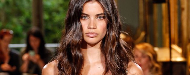 Sara Sampaio bei der Alberta Ferretti Haute Couture Modenschau in Paris Sara Sampaio bei der Alberta Ferretti Haute Couture Modenschau in Paris