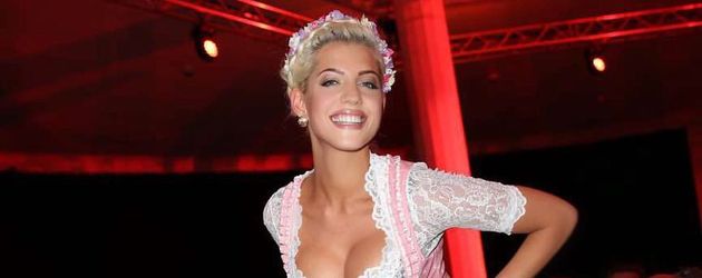 Sarah Nowak auf dem Oktoberfest in München Sarah Nowak auf dem Oktoberfest in München