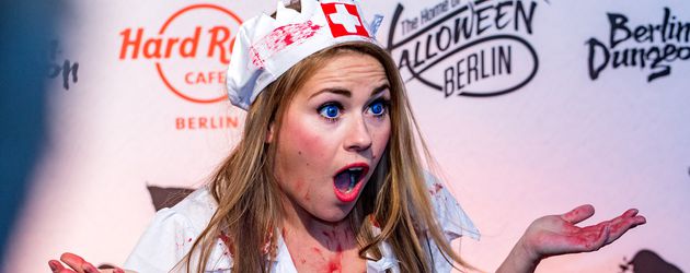 Sarah Tkotsch bei einer Halloweenparty 2015 Sarah Tkotsch bei einer Halloweenparty 2015