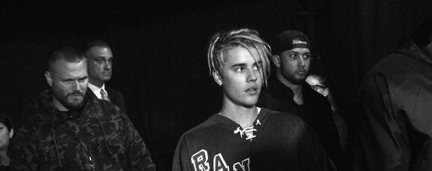 Justin Bieber backstage bei einer Preisverleihung Justin Bieber backstage bei einer Preisverleihung