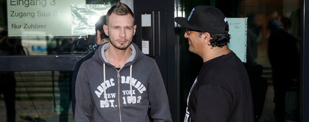Sebastian Castillo Pinto und Yüksel D. vor dem Gerichtsbeschluss Sebastian Castillo Pinto und Yüksel D. vor dem Gerichtsbeschluss