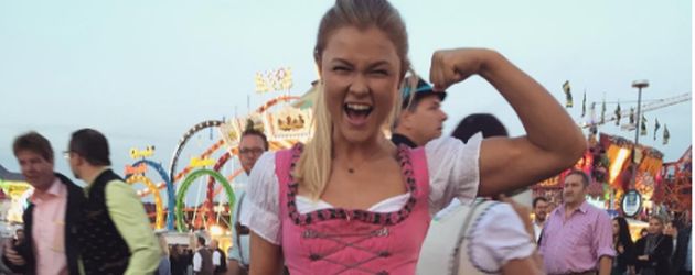 Sophia Thiel zeigt ihre Muckis auf der Wiesn Sophia Thiel zeigt ihre Muckis auf der Wiesn