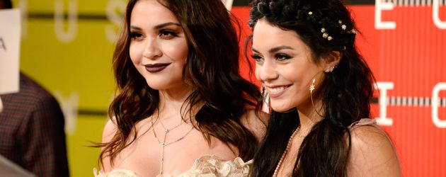 Stella und Vanessa Hudgens bei den MTV Music Awards 2015 Stella und Vanessa Hudgens bei den MTV Music Awards 2015