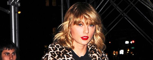 Taylor Swift im November 2016 auf dem Weg zu ihrem Apartment in New York Taylor Swift im November 2016 auf dem Weg zu ihrem Apartment in New York