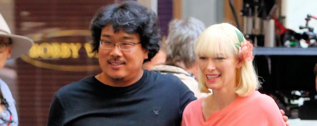 Oscar-Preisträgerin Tilda Swinton mit Regisseur Joon-ho Bong Oscar-Preisträgerin Tilda Swinton mit Regisseur Joon-ho Bong
