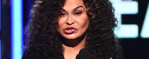 Tina Knowles als Stellvertreterin ihrer Tochter Beyoncé bei den BET Awards 2016 Tina Knowles als Stellvertreterin ihrer Tochter Beyoncé bei den BET Awards 2016