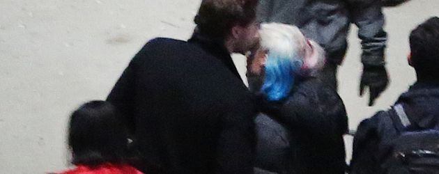 Tom Ackerley und Margot Robbie am Set von "Suicide Squad" Tom Ackerley und Margot Robbie am Set von "Suicide Squad"