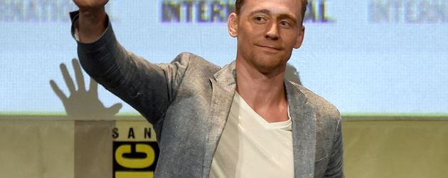 Tom Hiddleston bei einer Pressekonferenz Tom Hiddleston bei einer Pressekonferenz
