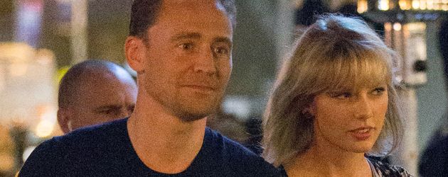 Tom Hidlleston und Taylor Swift in Gold Coast, Australien Tom Hidlleston und Taylor Swift in Gold Coast, Australien