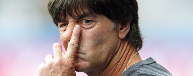 Trainer Joachim Löw beim Spiel Deutschland gegen Ukraine bei der Fussball-EM in Lille Trainer Joachim Löw beim Spiel Deutschland gegen Ukraine bei der Fussball-EM in Lille