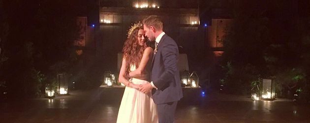 Troian Bellisario und Patrick J. Adams bei ihrer Hochzeit Troian Bellisario und Patrick J. Adams bei ihrer Hochzeit