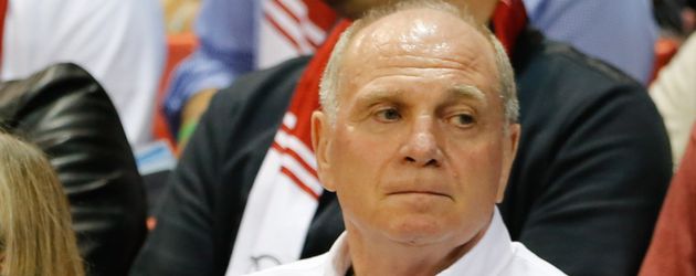 Uli Hoeneß beim Basketball Uli Hoeneß beim Basketball