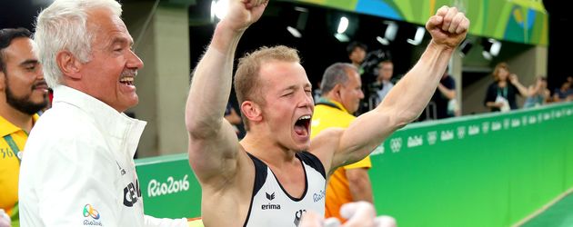 Wolfgang und Fabian Hambüchen nach Olympia-Sieg in Rio 2016 Wolfgang und Fabian Hambüchen nach Olympia-Sieg in Rio 2016